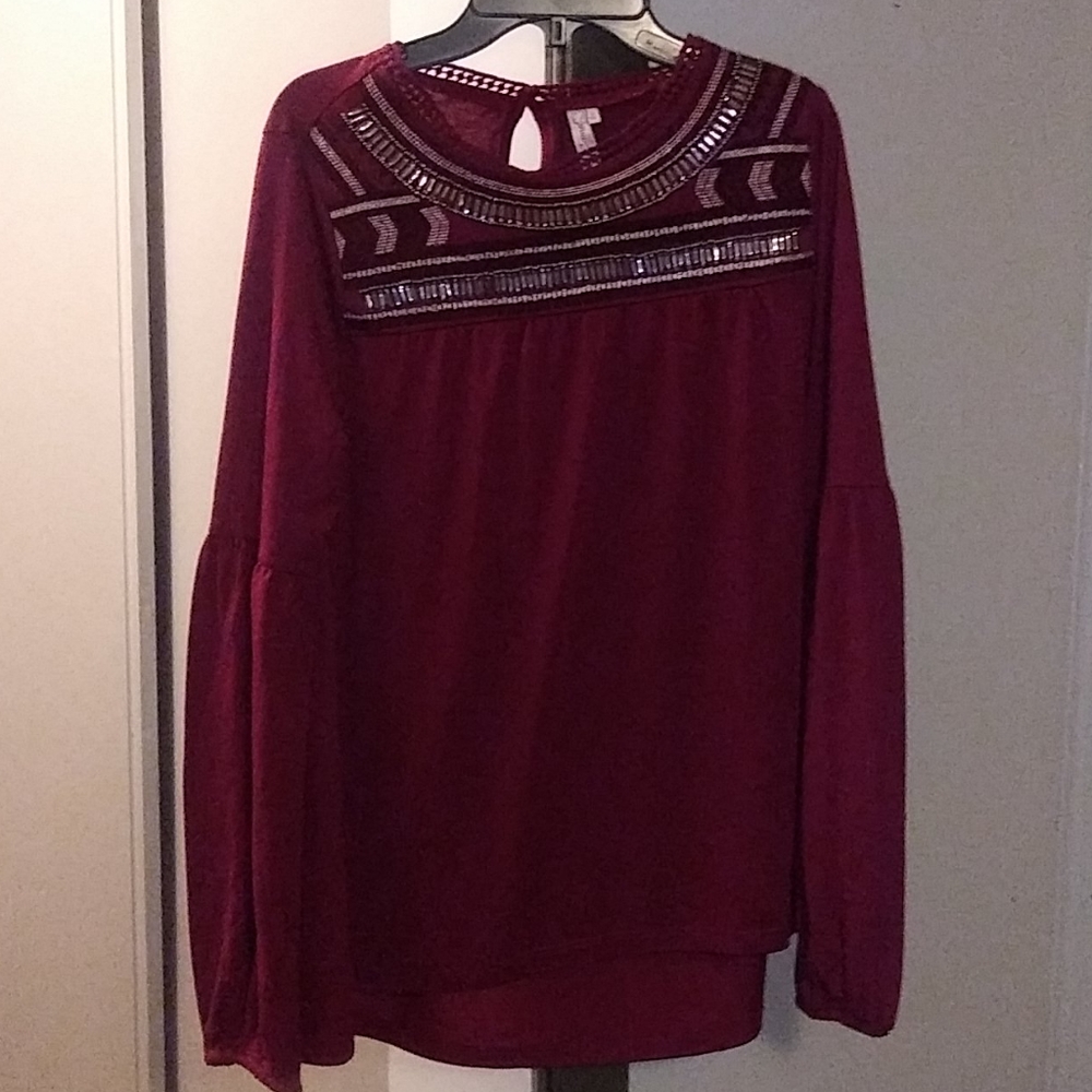 Red Camel, LS, garnet w/ detailed neckline